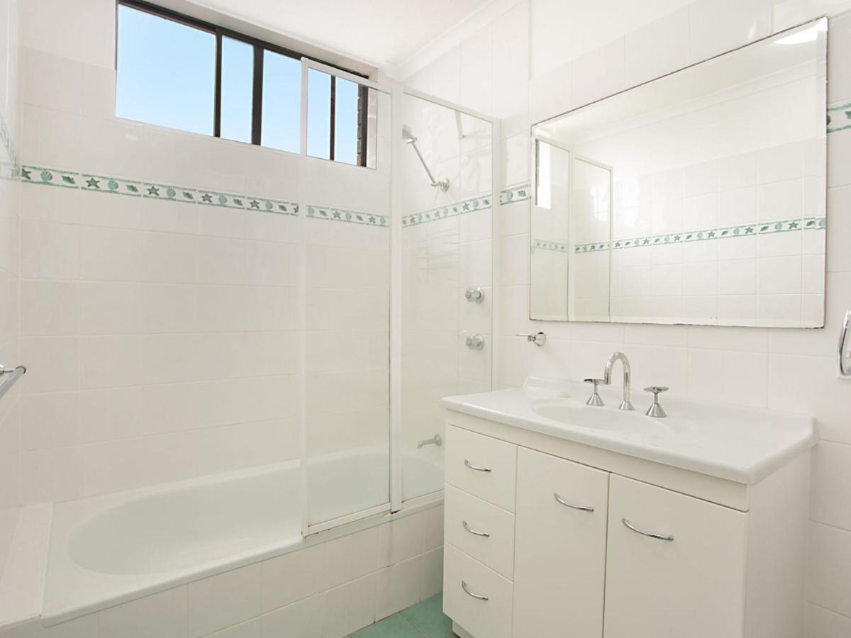 Apartment Kirra Gardens Unit 30 *